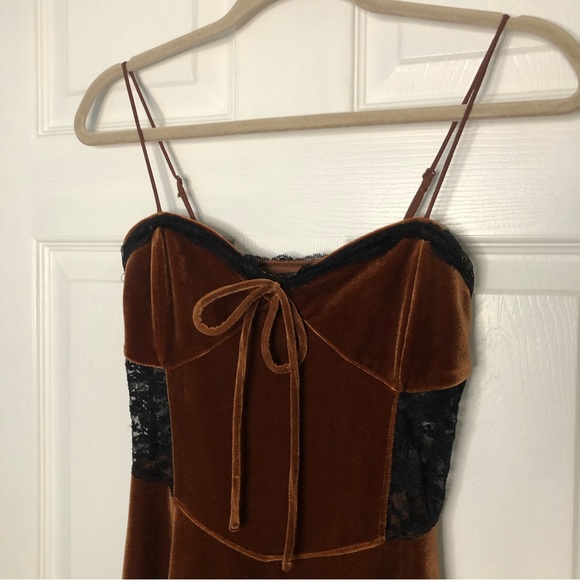 Urban Outfitters Faith Velvet Lace Dress - Picture 5 of 10